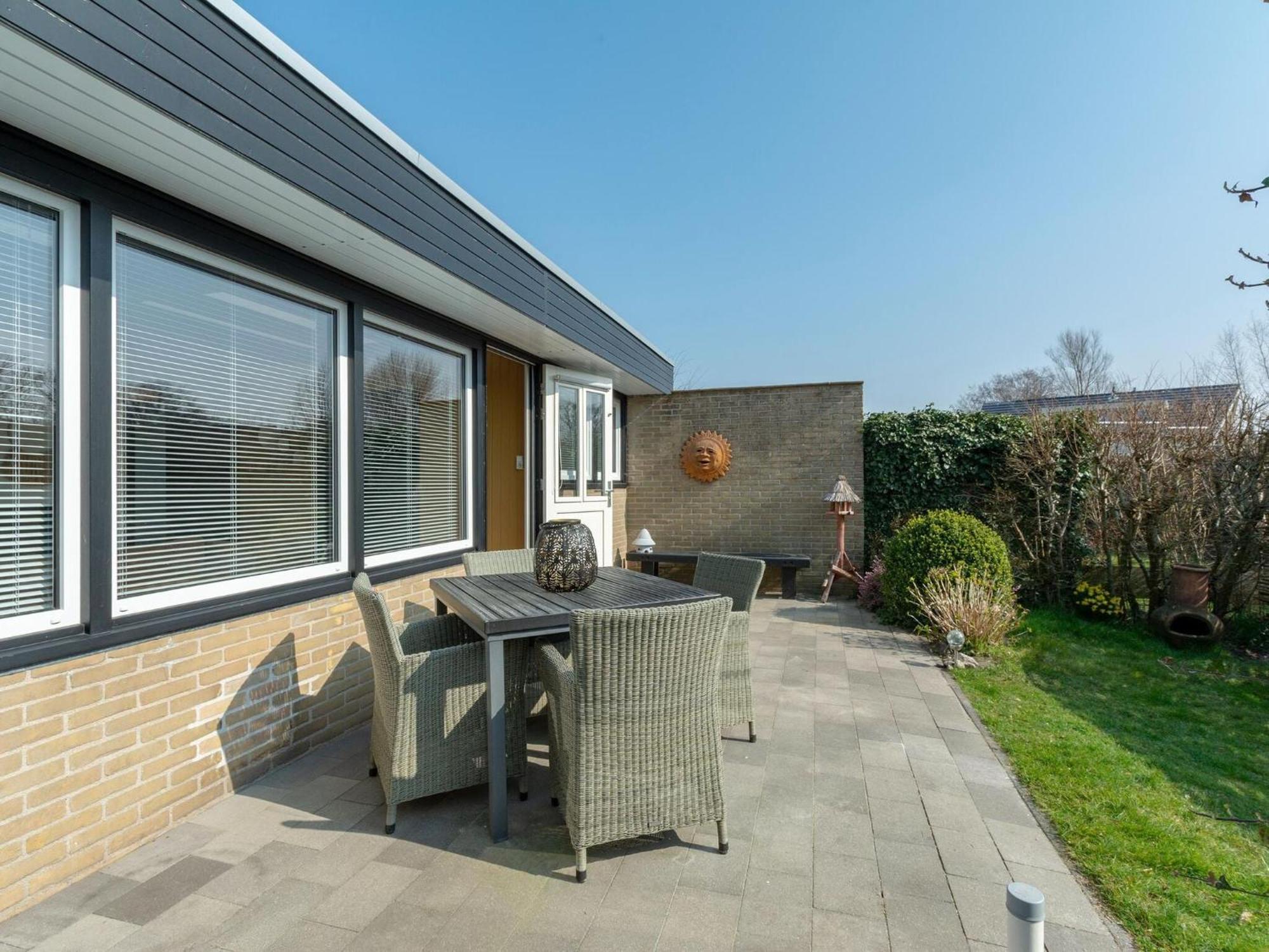 Attractive Bungalow With Modern Furnishings Villa Sint Maartensvlotbrug Exterior photo