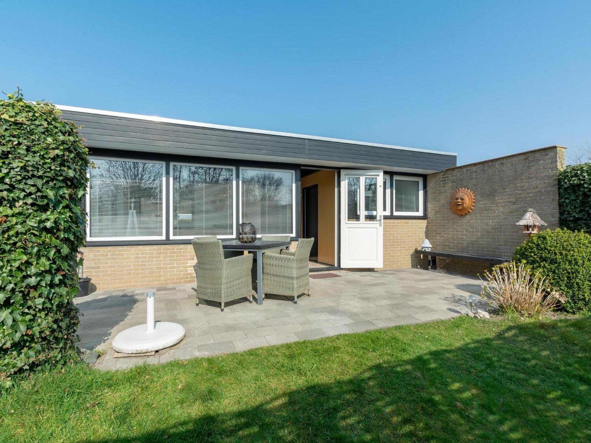 Attractive Bungalow With Modern Furnishings Villa Sint Maartensvlotbrug Exterior photo