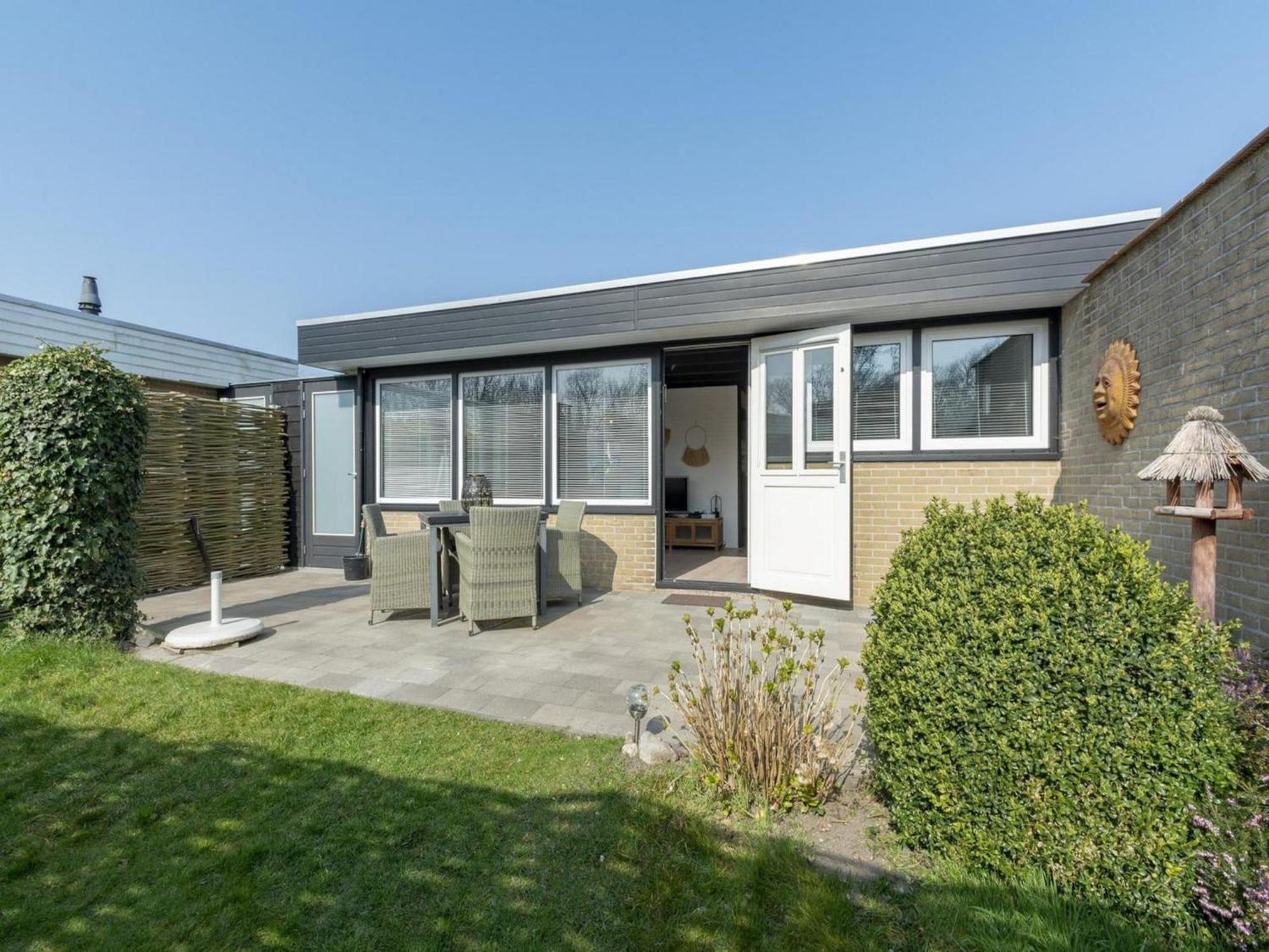 Attractive Bungalow With Modern Furnishings Villa Sint Maartensvlotbrug Exterior photo