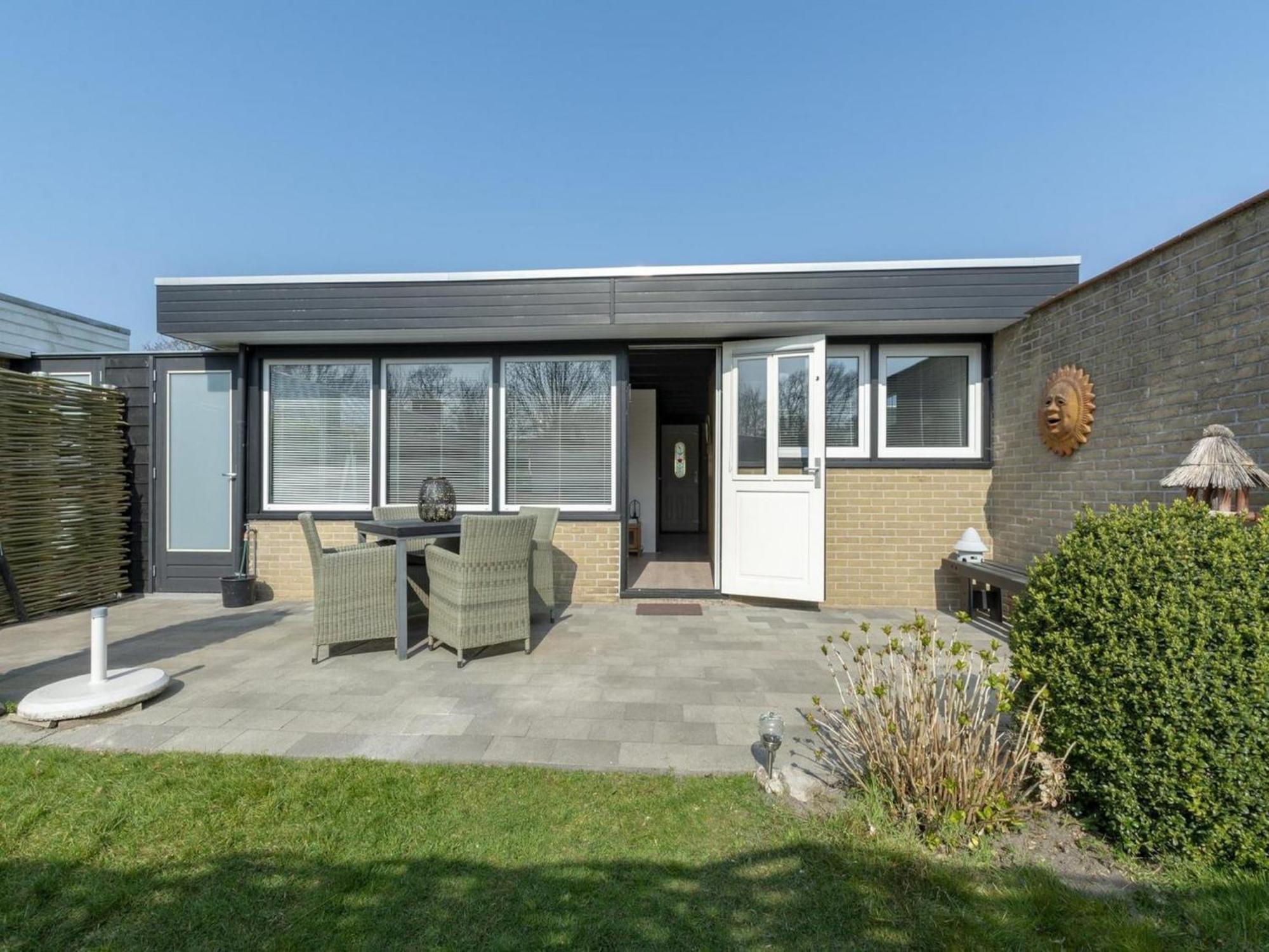 Attractive Bungalow With Modern Furnishings Villa Sint Maartensvlotbrug Exterior photo